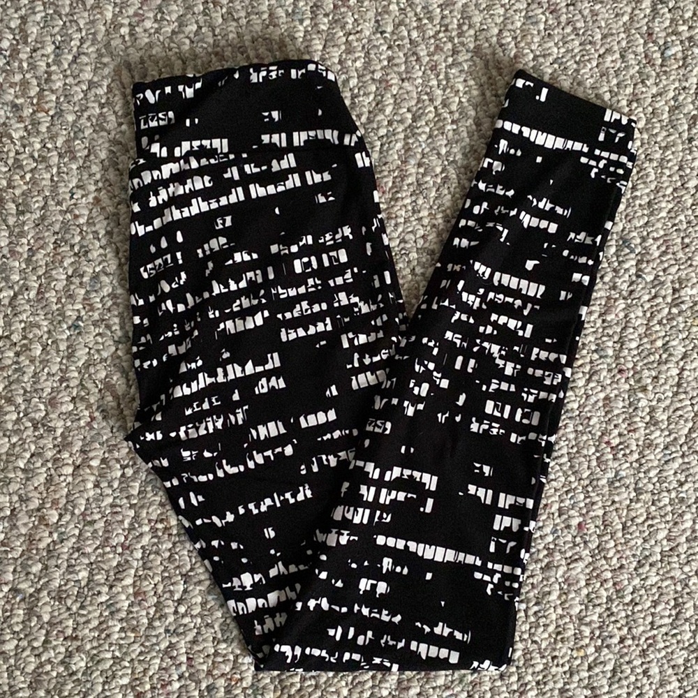 LuLaRoe B&W Print Leggings (new without tags)